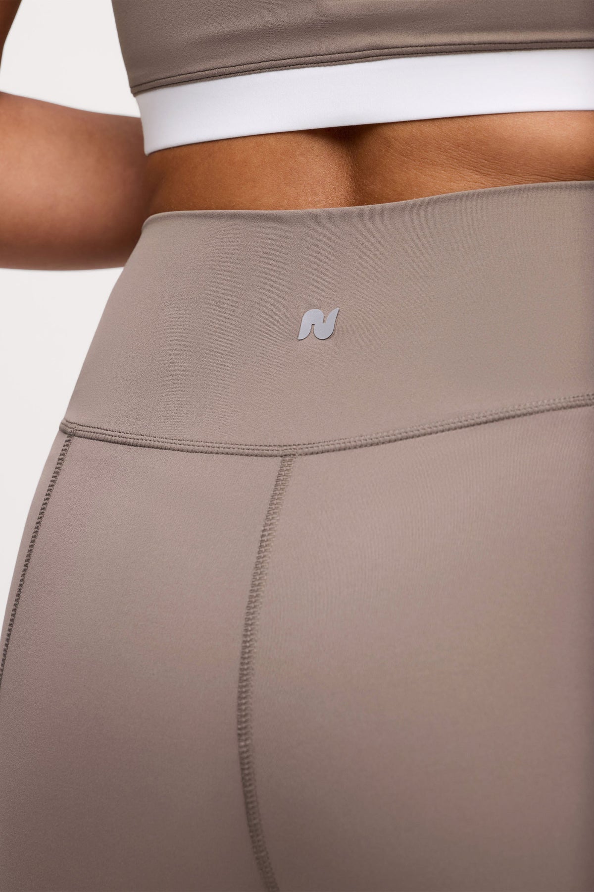 Motion Piped Legging with Pocket | Cocoa