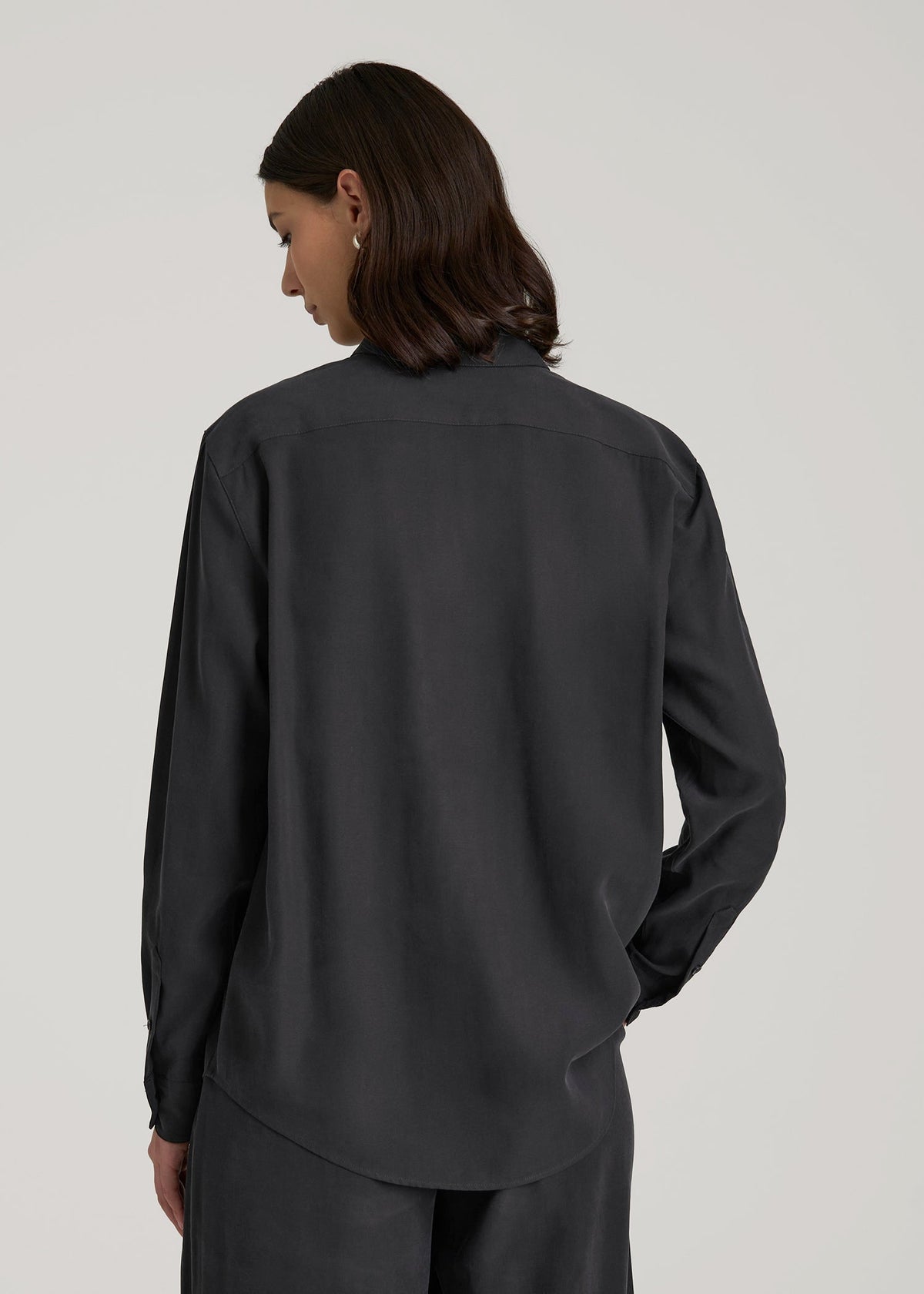 Relaxed Button-Up Single-Pocket Blouse for Tall Women in Vintage Black