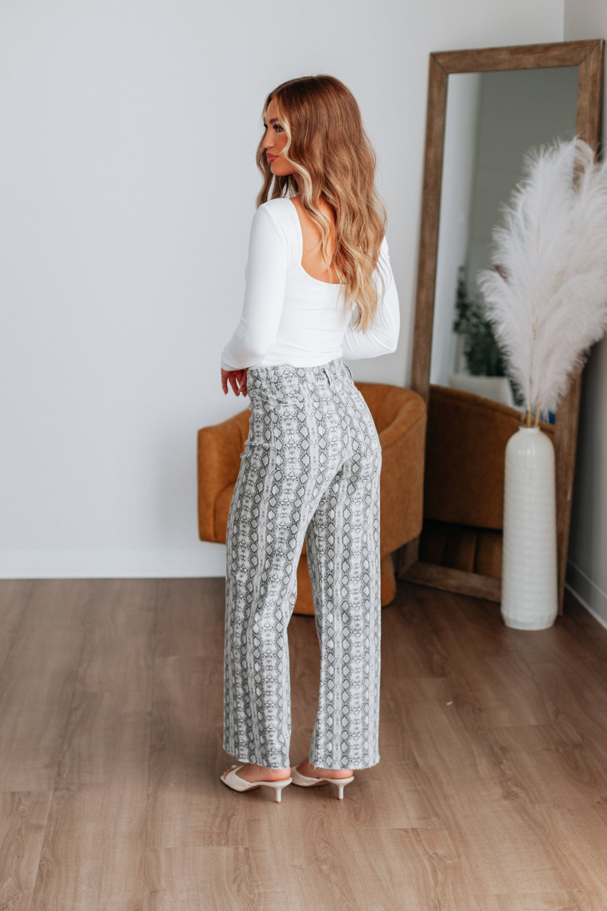 Scale Back Wide Leg Pants