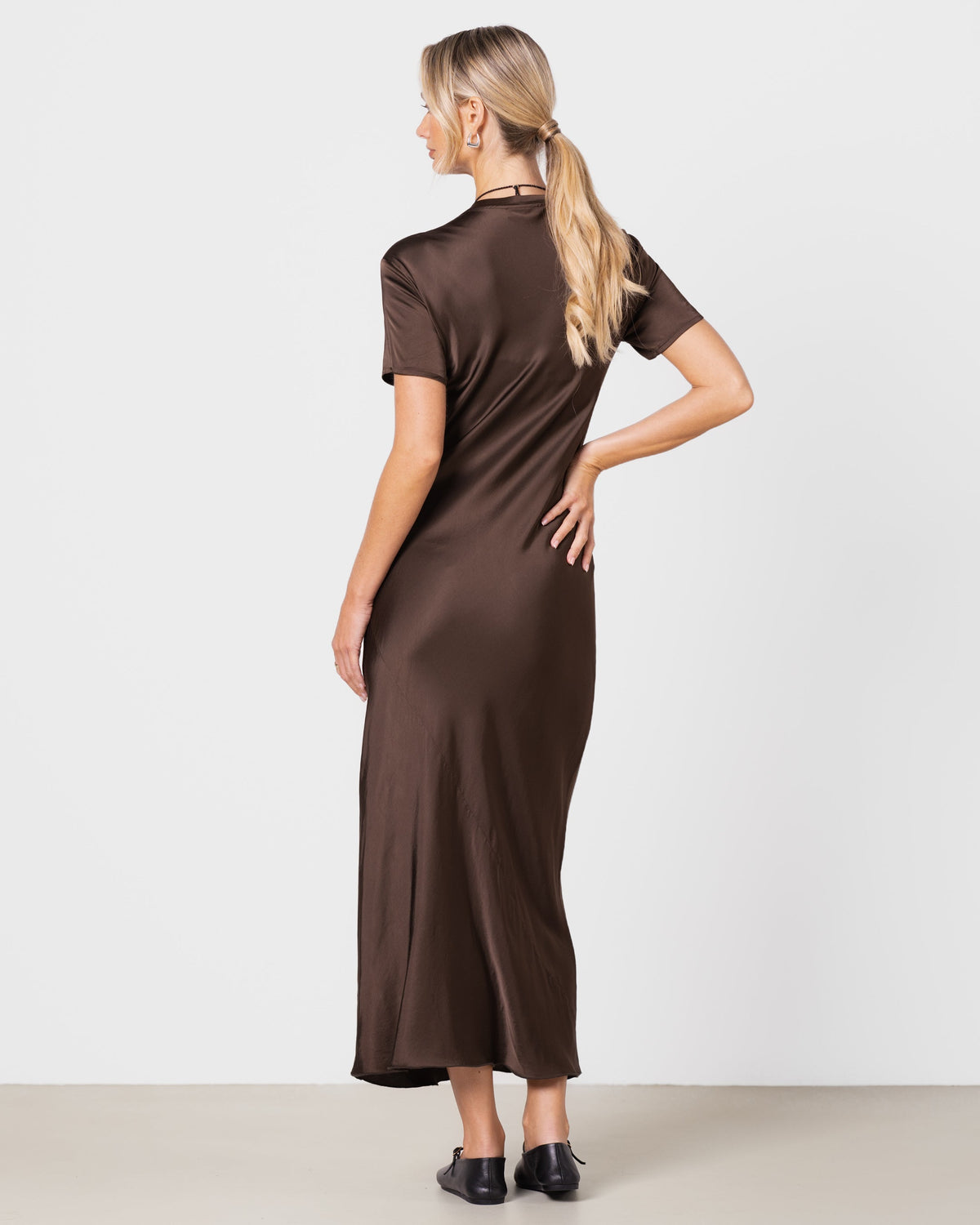 Saskia Short Sleeve Satin Dress | Chocolate Brown