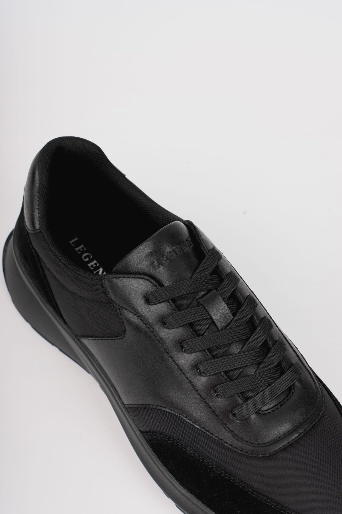 FORMA RUNNER - BLACK
