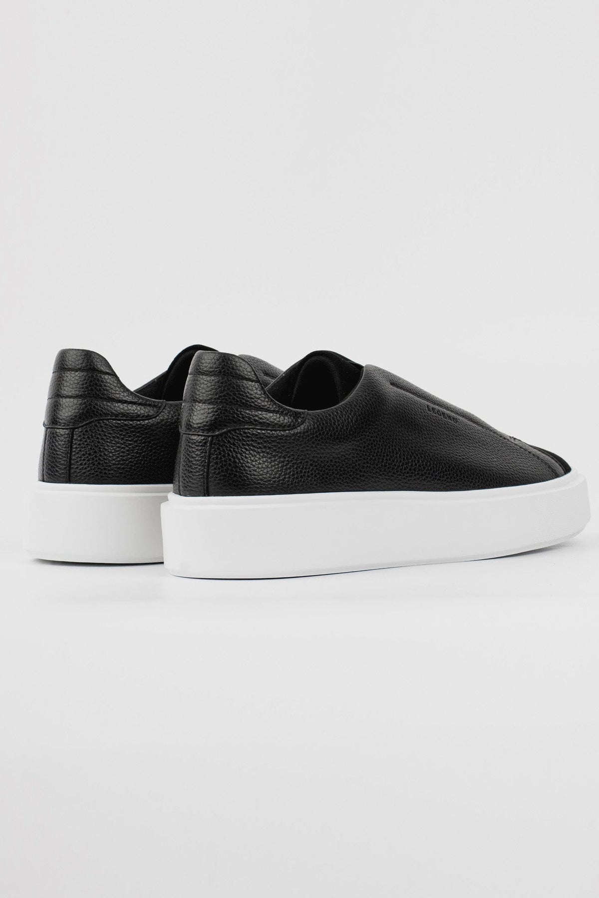 VELORA TRAINER - BLACK