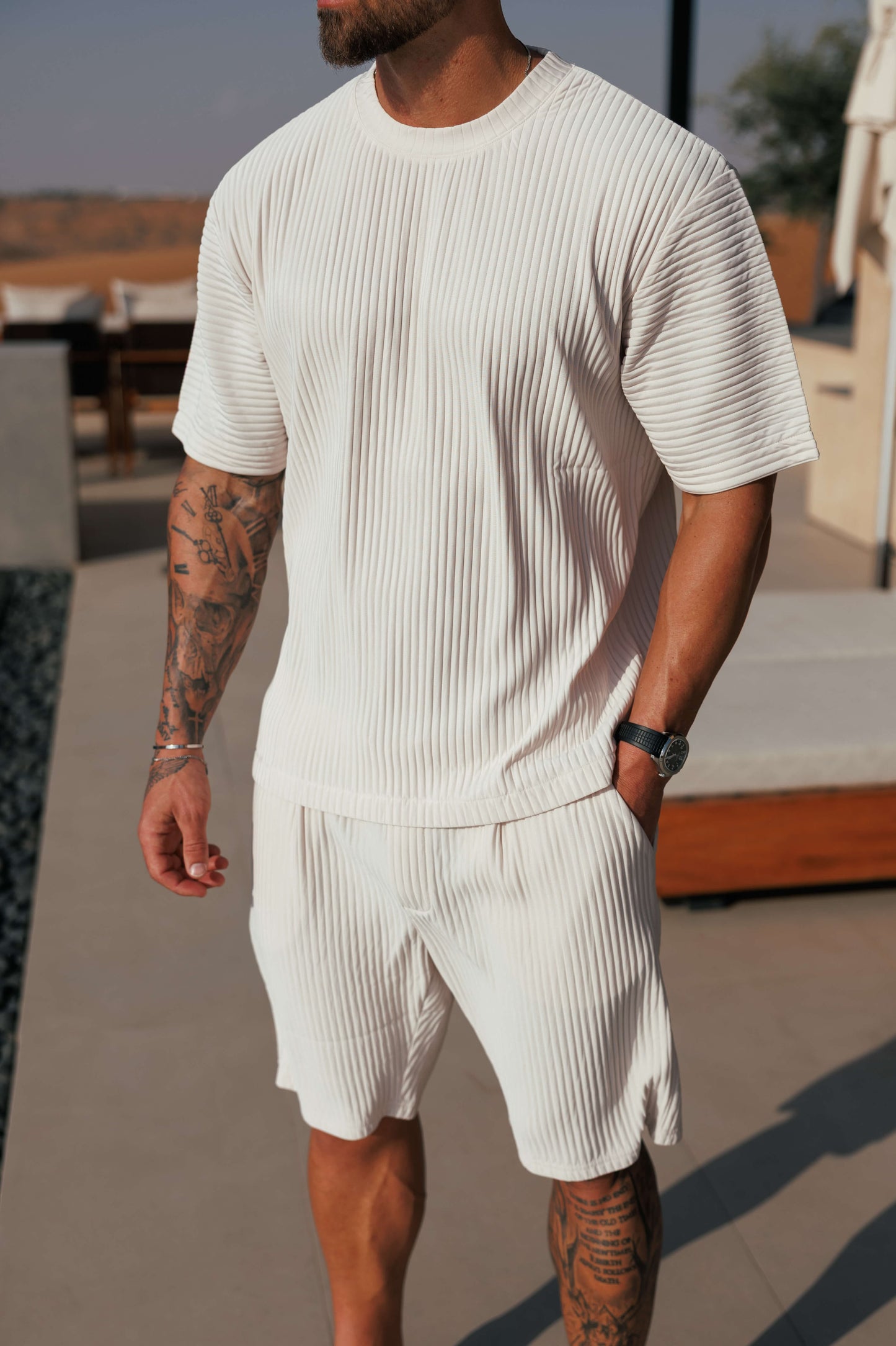 PLEATED SHORTS - BEIGE